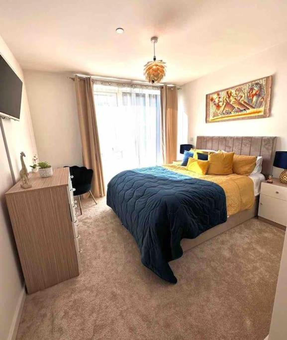 Spacious 2 Bed Flat Next To Elizabeth Line Appartement *