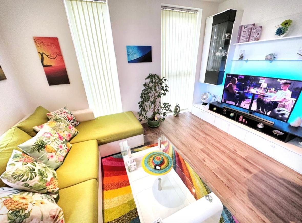 Spacious 2 Bed Flat Next To Elizabeth Line Appartement Londen