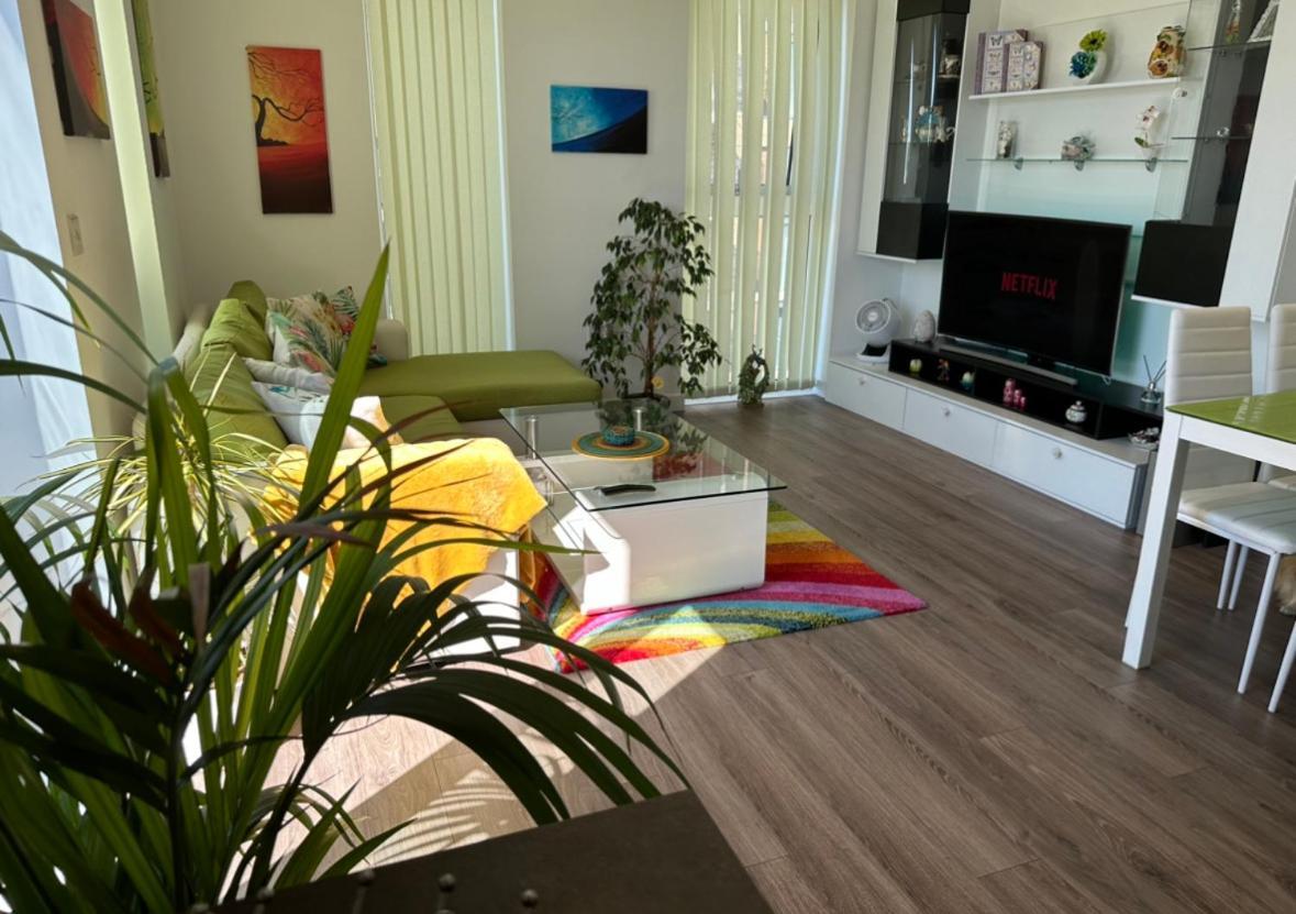 Spacious 2 Bed Flat Next To Elizabeth Line * Londen