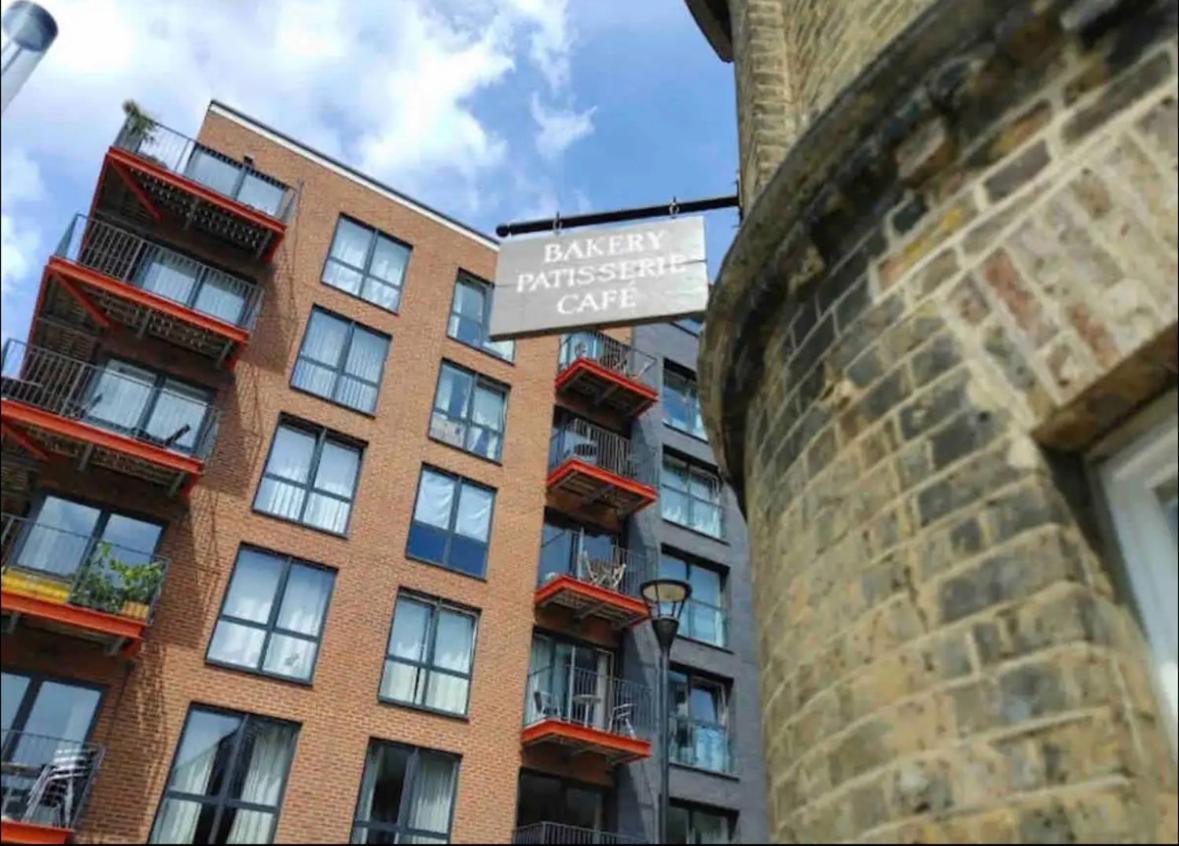 Appartement Spacious 2 Bed Flat Next To Elizabeth Line Londen